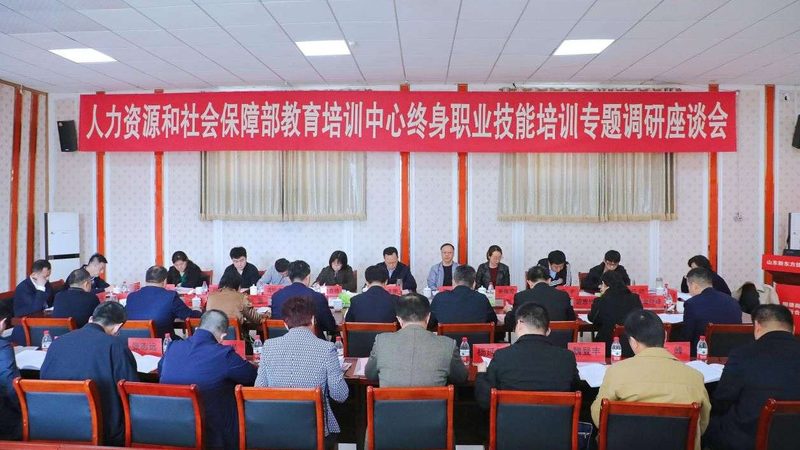 根据相关政策，考生在异地报考时，需满足以下条件：